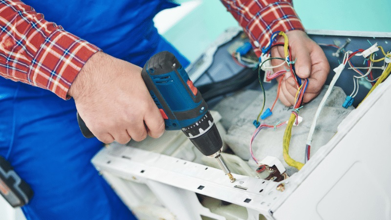 Çamlıdere Hotpoint Hotpoint çamaşır makinesi kart tamiri – Su almama arızası orijinal parça ile giderildi. - Teknik servis örneği